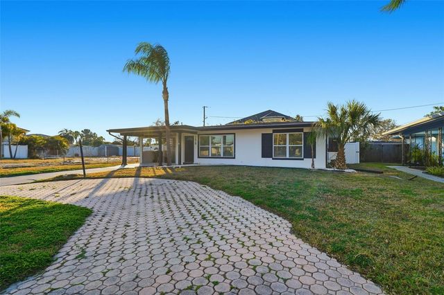 2470 DEL RIO WAY, Dunedin, FL 34698