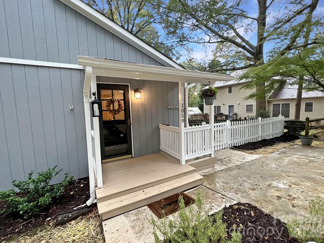 1059 Woodlake Lane, Tega Cay, SC 29708