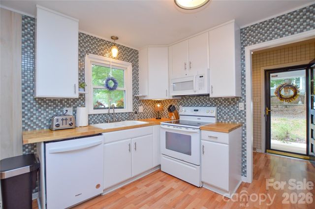 1059 Woodlake Lane, Tega Cay, SC 29708