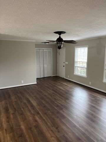 359 Timberline Dr, Smithville, TN 37166