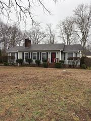 359 Timberline Dr, Smithville, TN 37166