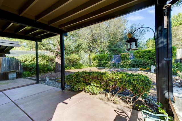 8745 Ski Ct, Elk Grove, CA 95624