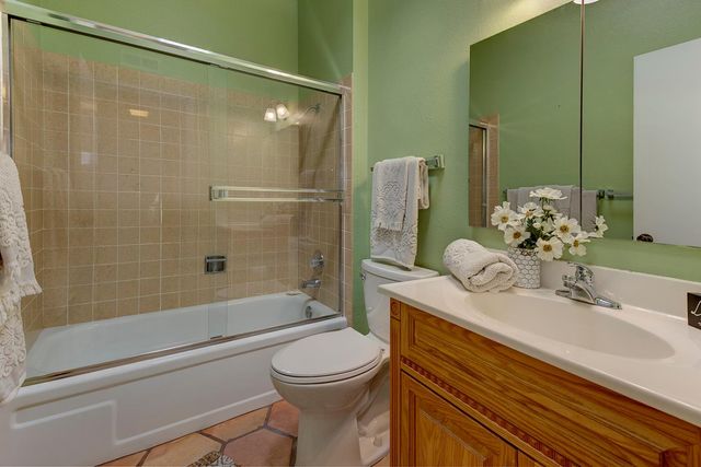 8745 Ski Ct, Elk Grove, CA 95624