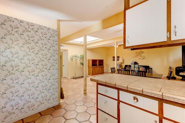 8745 Ski Ct, Elk Grove, CA 95624