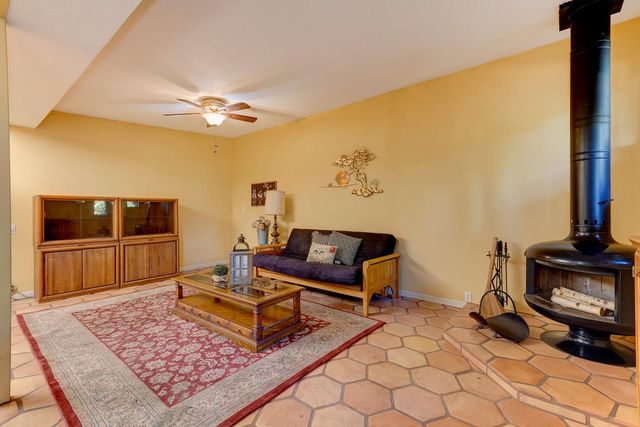 8745 Ski Ct, Elk Grove, CA 95624