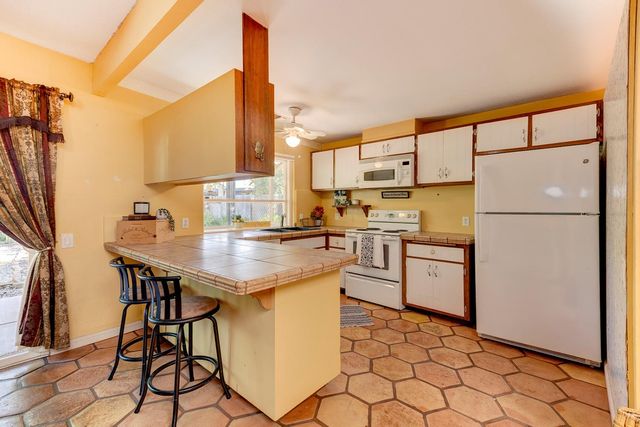 8745 Ski Ct, Elk Grove, CA 95624