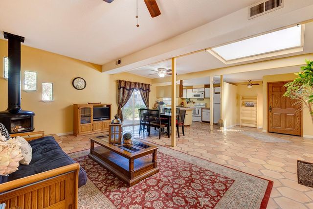 8745 Ski Ct, Elk Grove, CA 95624