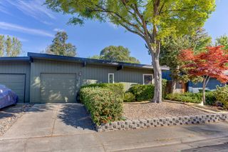 8745 Ski Ct, Elk Grove, CA 95624
