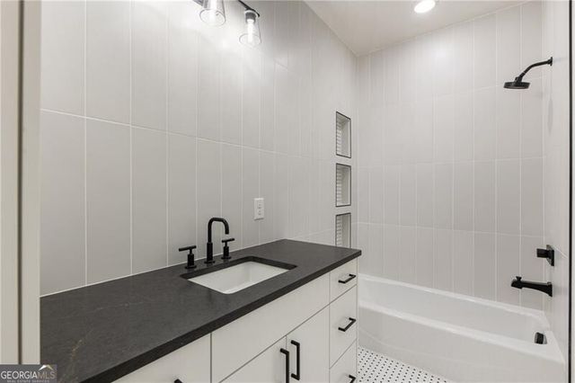 141 North Trace, Alpharetta, GA 30009