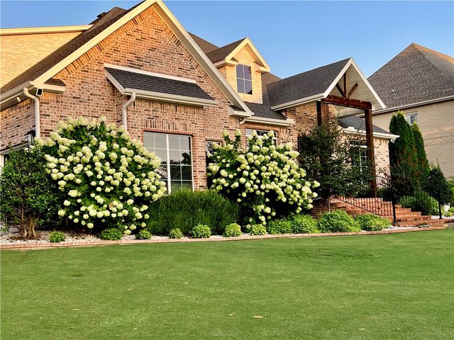 2709 S 21st Street, Rogers, AR 72758