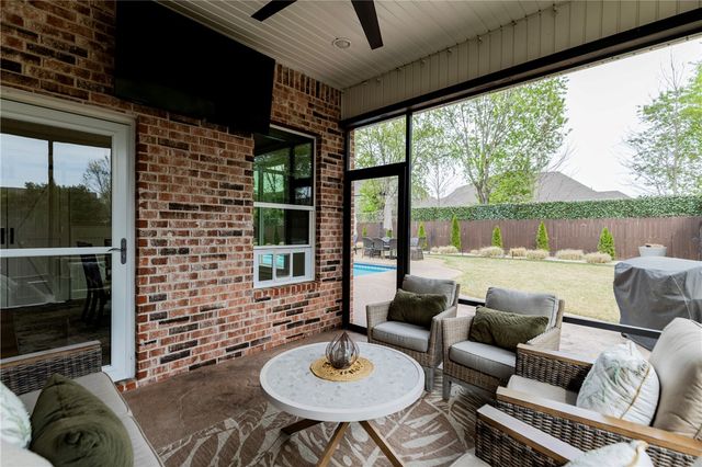 2709 S 21st Street, Rogers, AR 72758