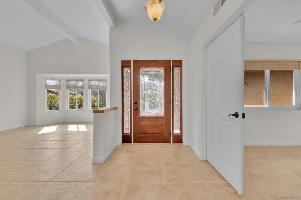 Image 6 of property listing at 17872 Azucar Way, San Diego, CA 92127