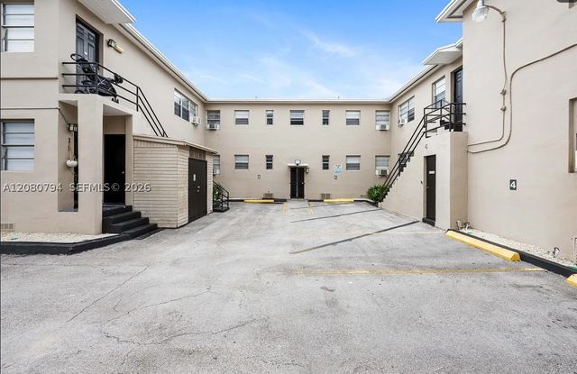 821 SW 5th St 1, Miami, FL 33130