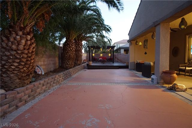 8226 Mount Logan Court, Las Vegas, NV 89131