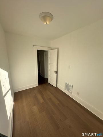 52 Oak Street, Waterbury, CT 06704