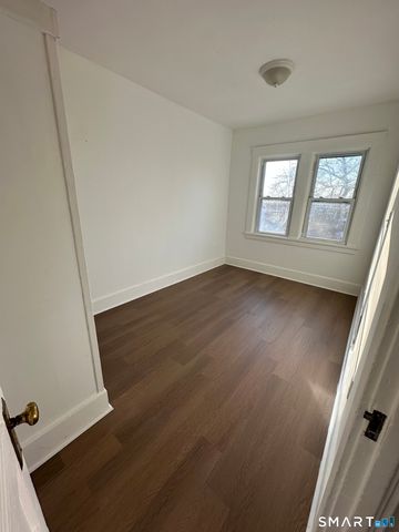 52 Oak Street, Waterbury, CT 06704