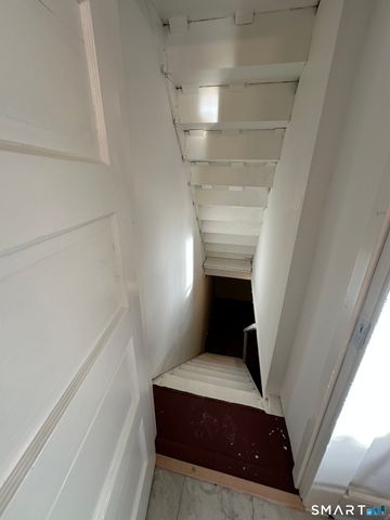 52 Oak Street, Waterbury, CT 06704