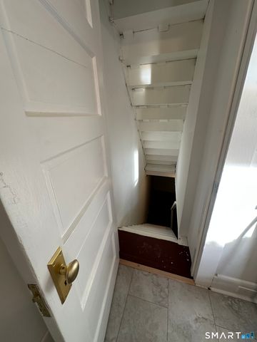 52 Oak Street, Waterbury, CT 06704