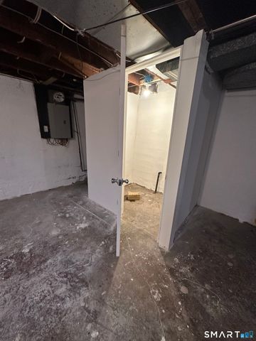 52 Oak Street, Waterbury, CT 06704