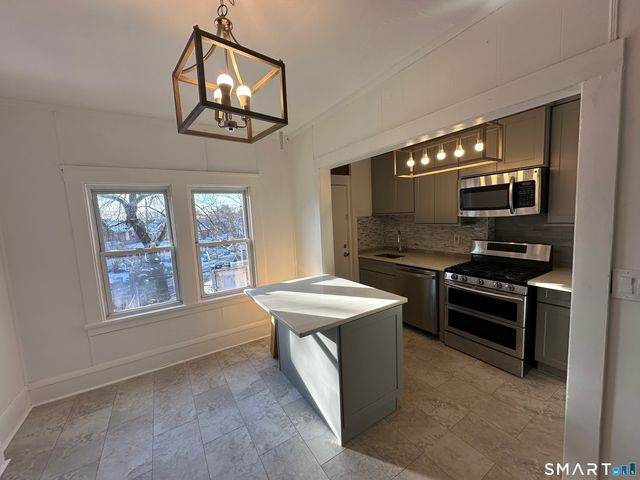 52 Oak Street, Waterbury, CT 06704