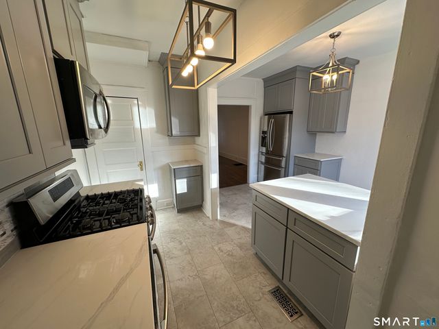 52 Oak Street, Waterbury, CT 06704