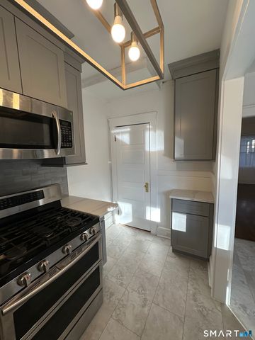 52 Oak Street, Waterbury, CT 06704