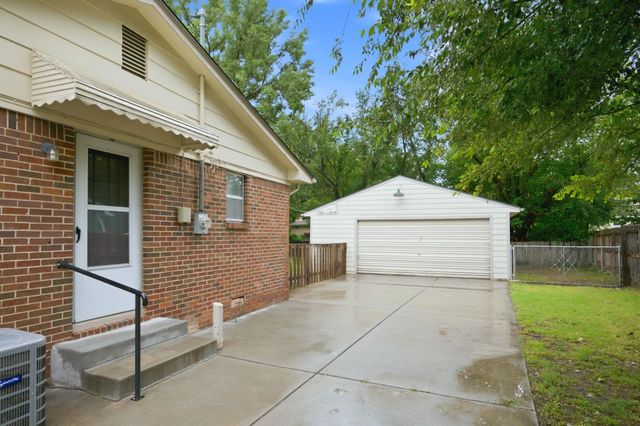 4309 N Gunnison, Wichita, KS 67220