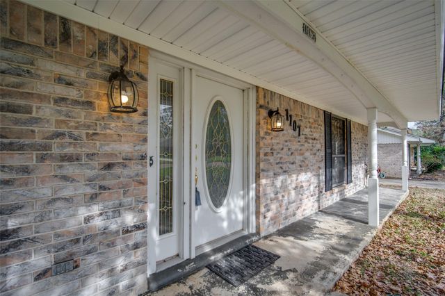 1107 Pear Tree Lane, Houston, TX 77073