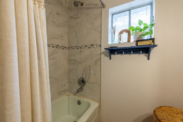 195 Carmel Dr, Sandia, TX 78383