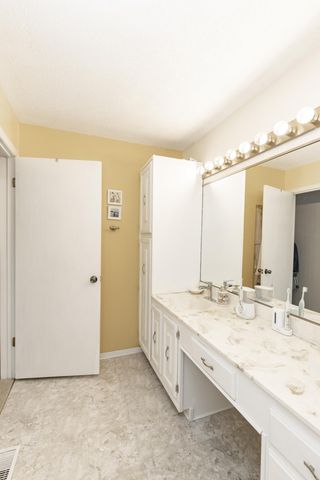 1723 42nd Street S, Fargo, ND 58103