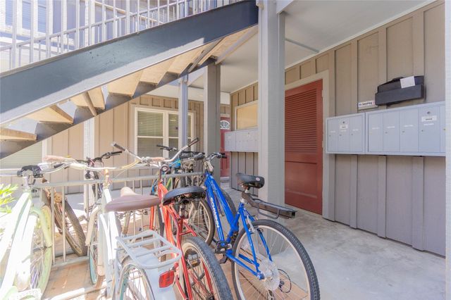 600 19th Street 11, Galveston, TX 77550