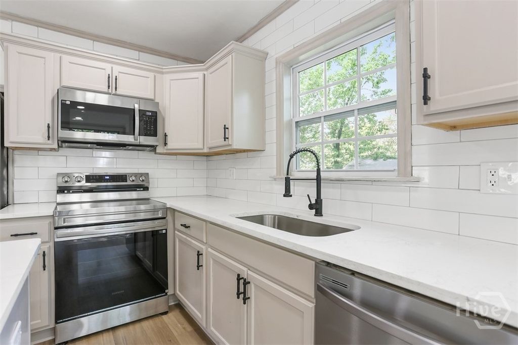 Image 10 of property listing at 2004 Causton Bluff Road, Savannah, GA 31404