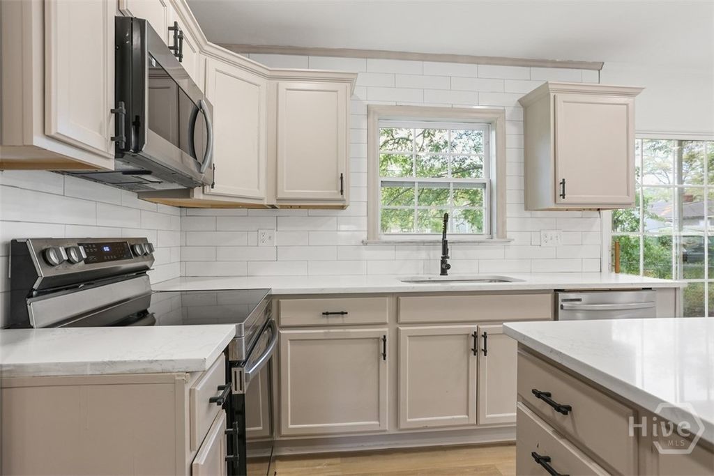 Image 13 of property listing at 2004 Causton Bluff Road, Savannah, GA 31404