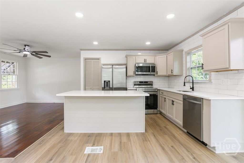 Image 7 of property listing at 2004 Causton Bluff Road, Savannah, GA 31404