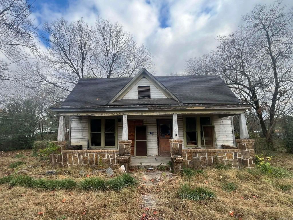 710 Eleventh St., Mena, AR 71953