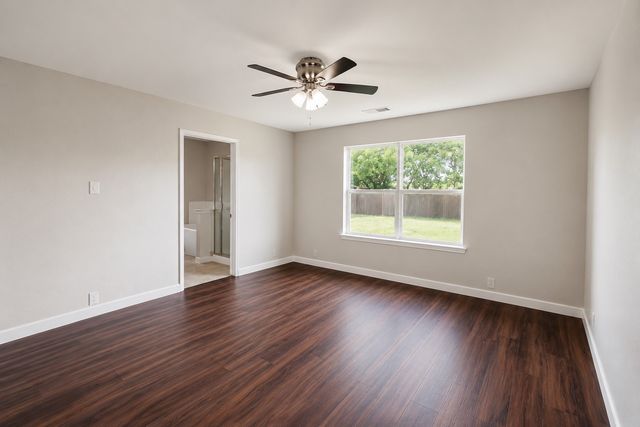 501 Coral Reef Lane, Glenn Heights, TX 75154