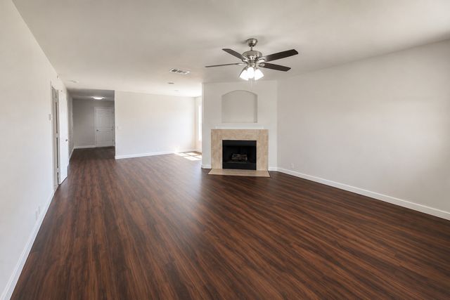 501 Coral Reef Lane, Glenn Heights, TX 75154