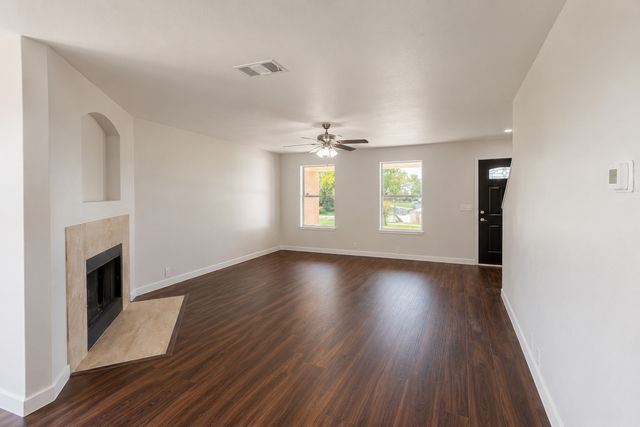 501 Coral Reef Lane, Glenn Heights, TX 75154