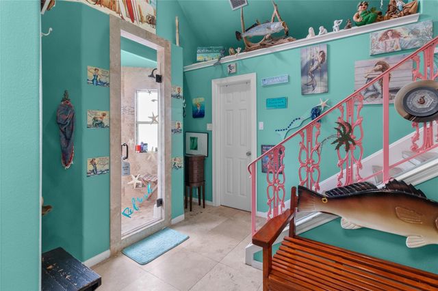 106 Isles End Road, Tiki Island, TX 77554