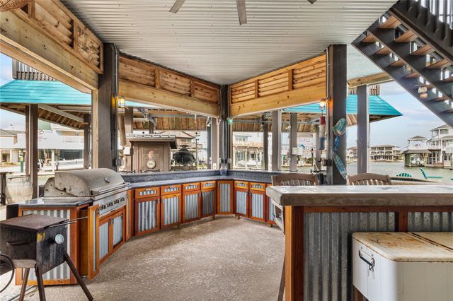 106 Isles End Road, Tiki Island, TX 77554