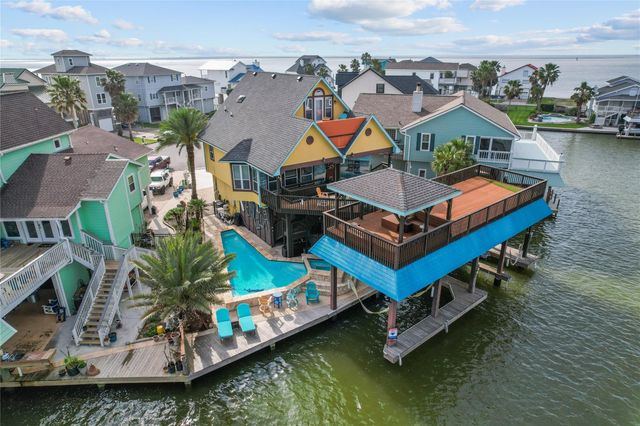 106 Isles End Road, Tiki Island, TX 77554