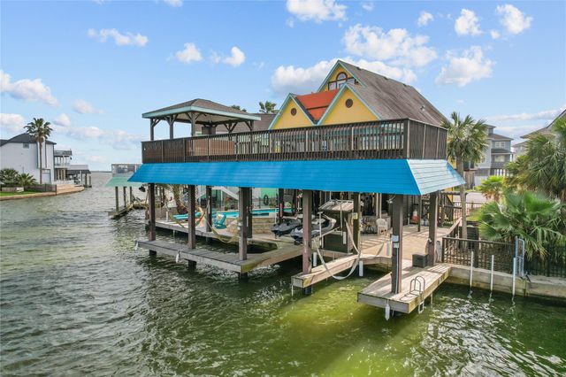 106 Isles End Road, Tiki Island, TX 77554