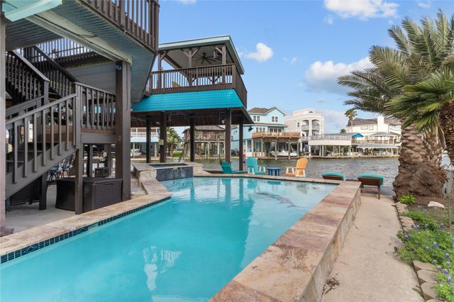 106 Isles End Road, Tiki Island, TX 77554