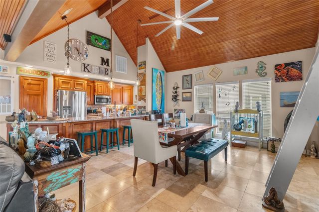 106 Isles End Road, Tiki Island, TX 77554