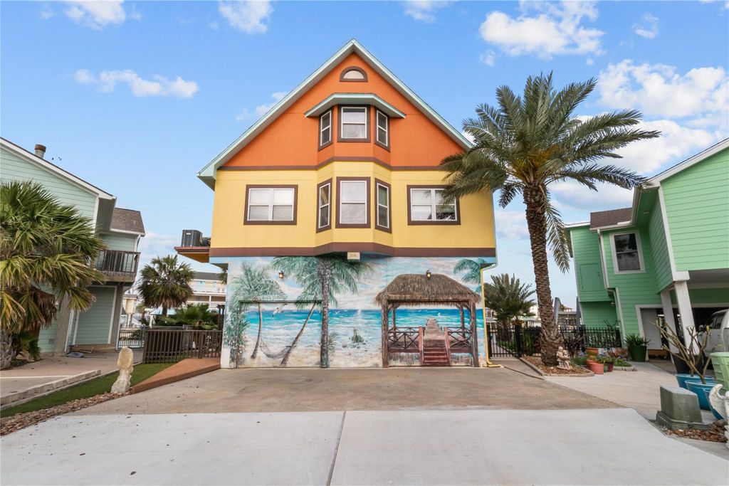 106 Isles End Road, Tiki Island, TX 77554