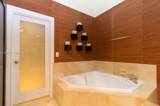 888 Brickell Key Dr PH2802, Miami, FL 33131