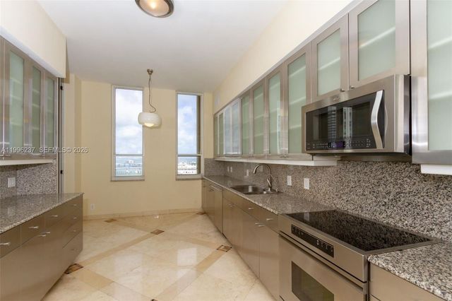 888 Brickell Key Dr PH2802, Miami, FL 33131