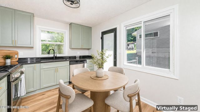 301 Summit Ct, Louisville, KY 40243