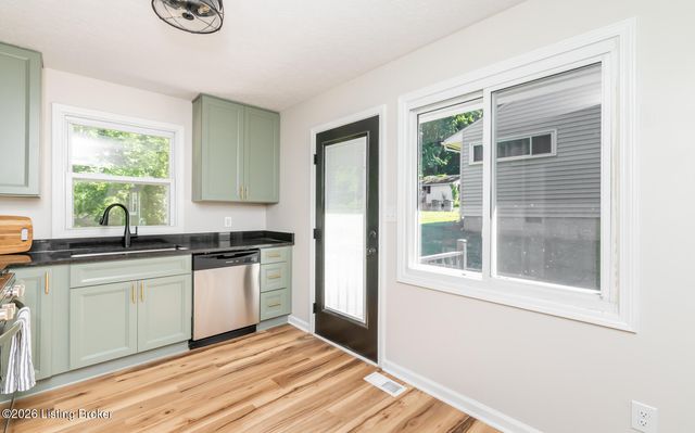 301 Summit Ct, Louisville, KY 40243
