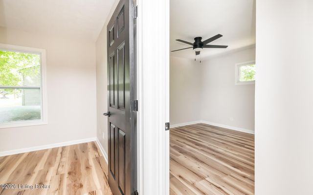 301 Summit Ct, Louisville, KY 40243
